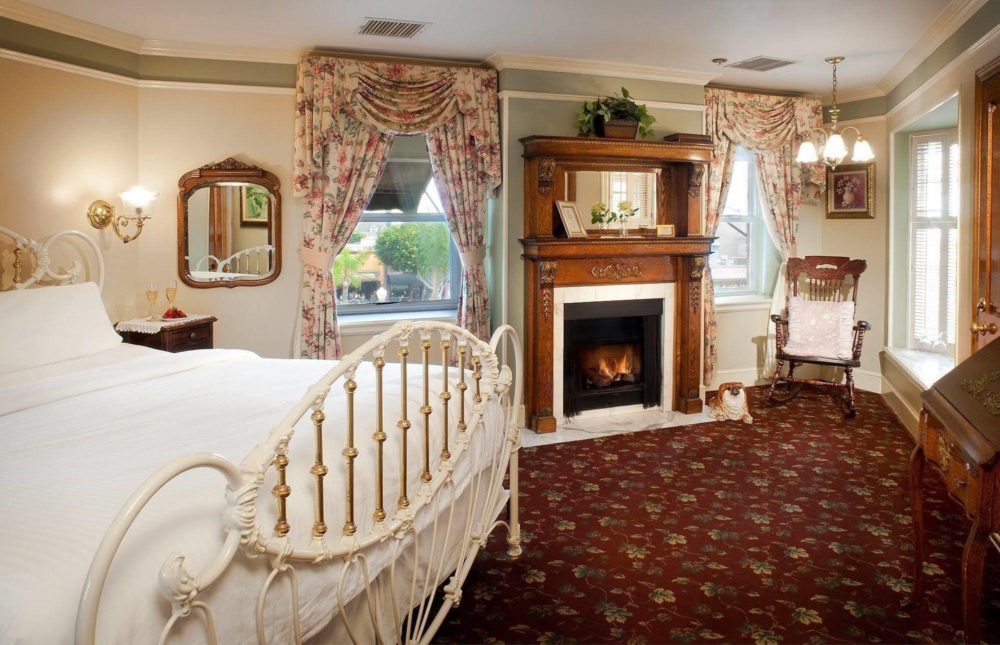 뉴포트비치 도리맨스 오션프런트 인 B&B 외부 사진